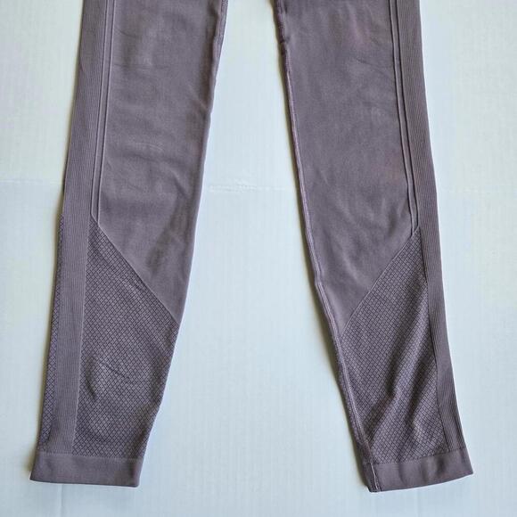 Lululemon Women's High-Waisted Seamless Leggings in Mauve - Picture 6 of 9
